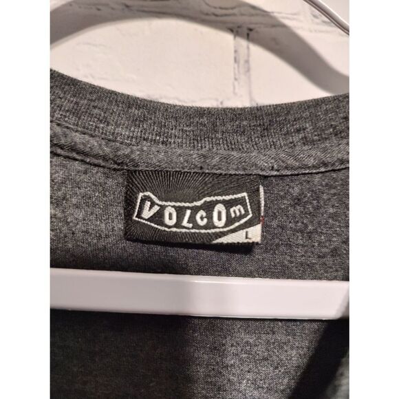 Volcom Tshirt size large - Picture 2 of 3